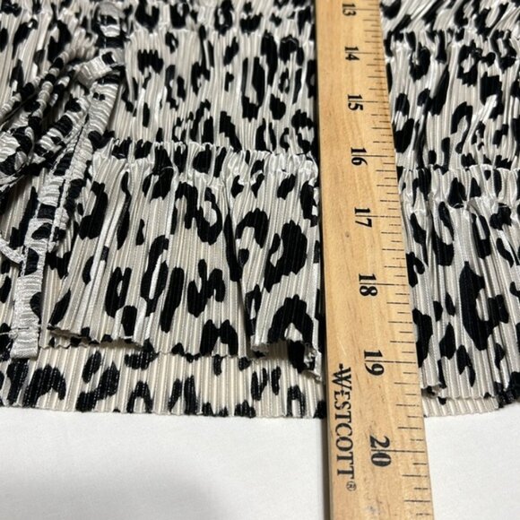 Zara Accordion Pleat leopard print v-neck Blouse - Picture 5 of 5